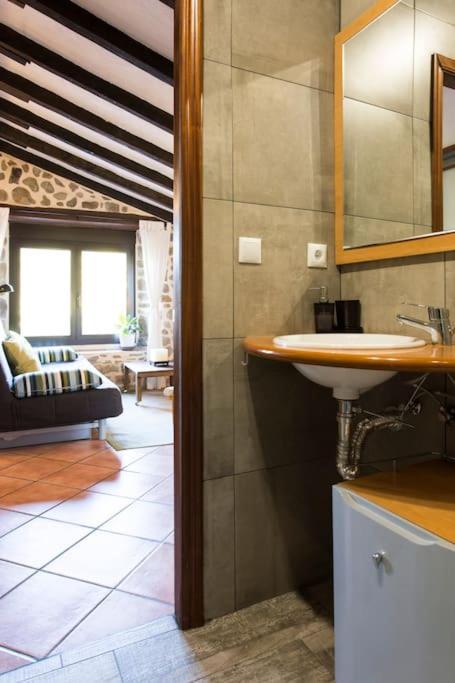 Apartamento, junto al mar Ea Esterno foto