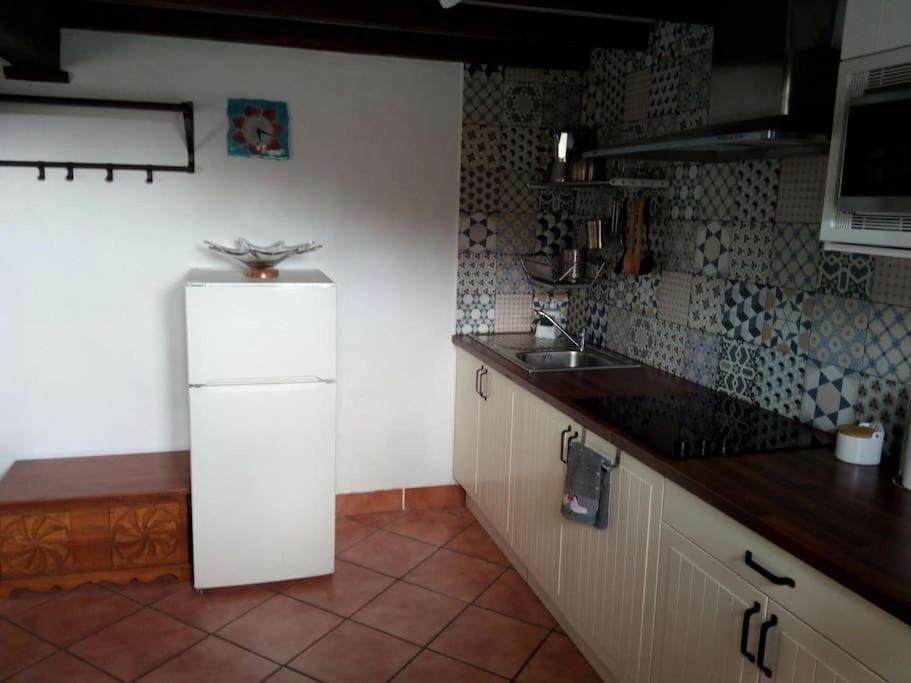 Apartamento, junto al mar Ea Esterno foto