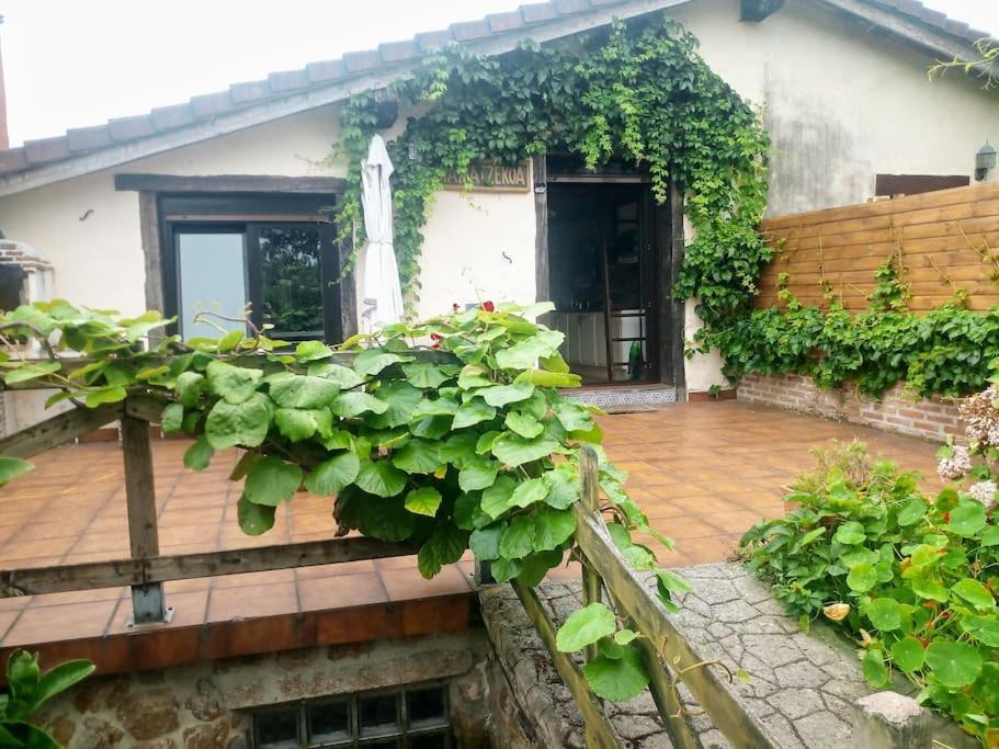 Apartamento, junto al mar Ea Esterno foto